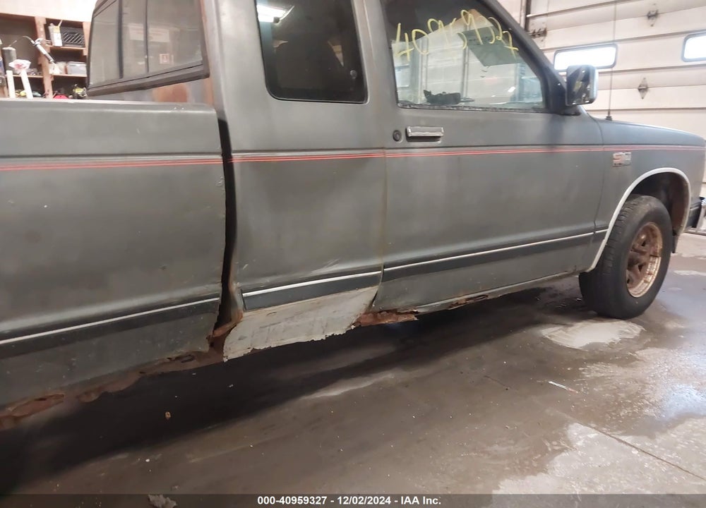 1988 CHEVROLET S TRUCK S10 VIN: 1GCCS19R9J2126376