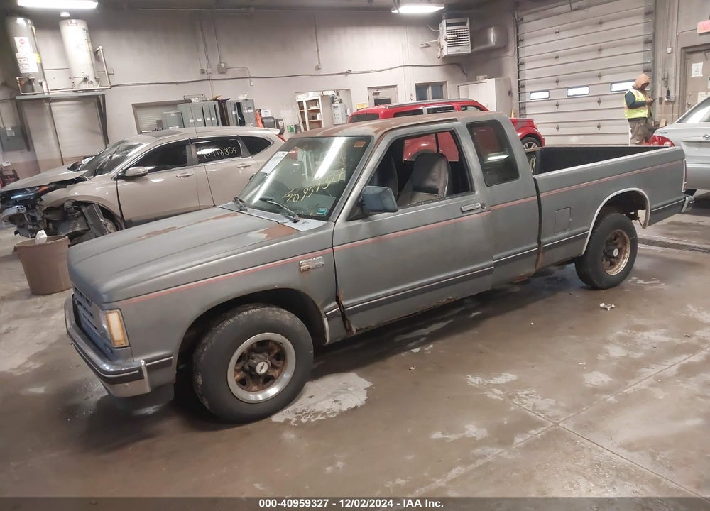 1988 CHEVROLET S TRUCK S10 VIN: 1GCCS19R9J2126376