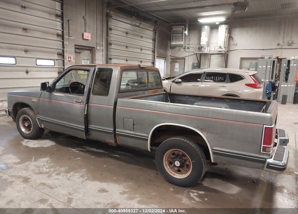 1988 CHEVROLET S TRUCK S10 VIN: 1GCCS19R9J2126376
