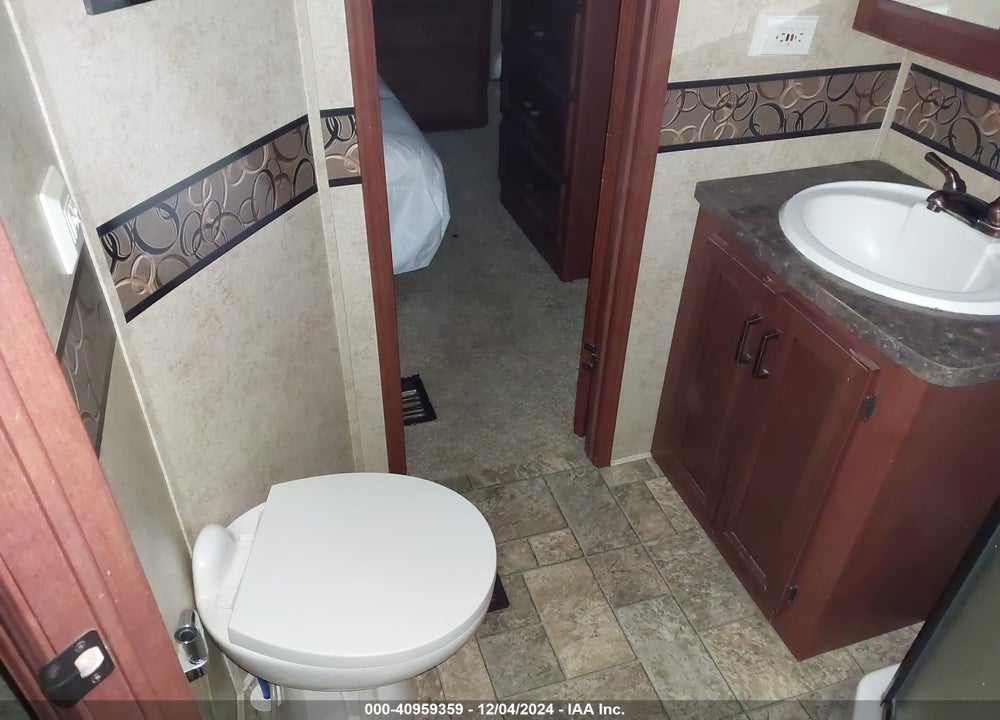 2011 FOREST RIVER SIERRA TRAVEL TRAILER VIN: 4X4FSEM22BJ036163