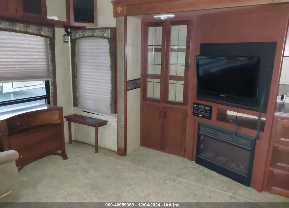 2011 FOREST RIVER SIERRA TRAVEL TRAILER VIN: 4X4FSEM22BJ036163