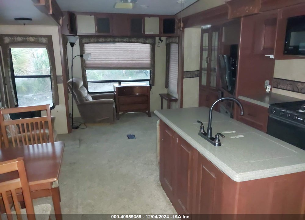 2011 FOREST RIVER SIERRA TRAVEL TRAILER VIN: 4X4FSEM22BJ036163