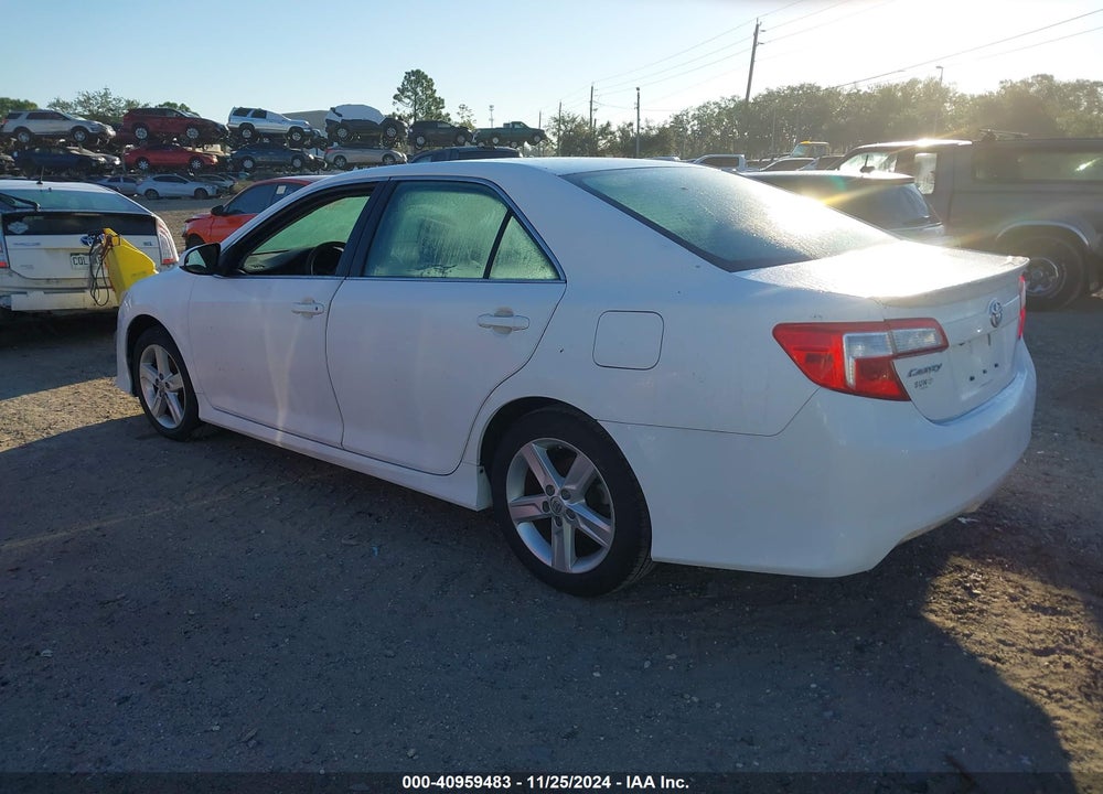 2014 TOYOTA CAMRY SE VIN: 4T1BF1FKXEU774581