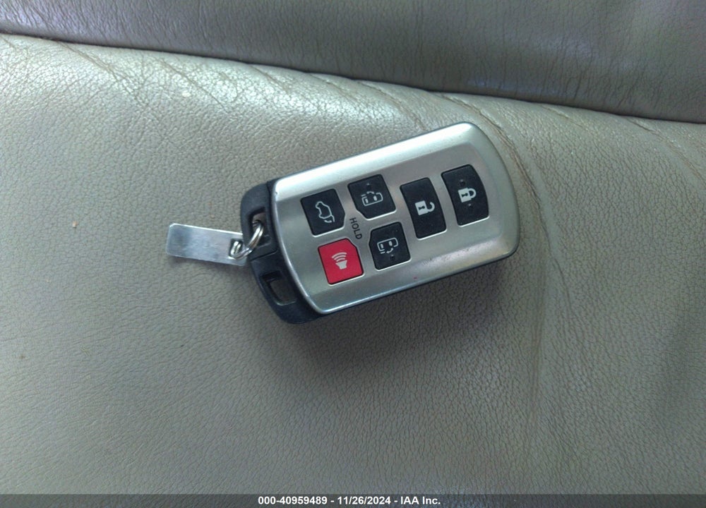 2011 TOYOTA SIENNA XLE V6 VIN: 5TDYK3DC5BS066840