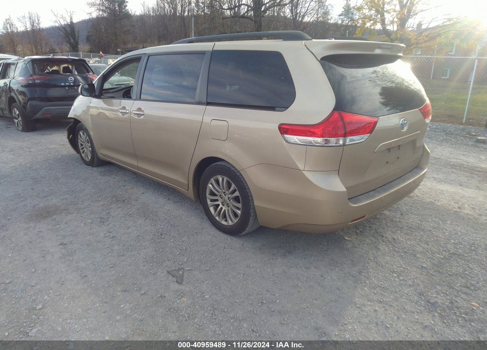 2011 TOYOTA SIENNA XLE V6 VIN: 5TDYK3DC5BS066840