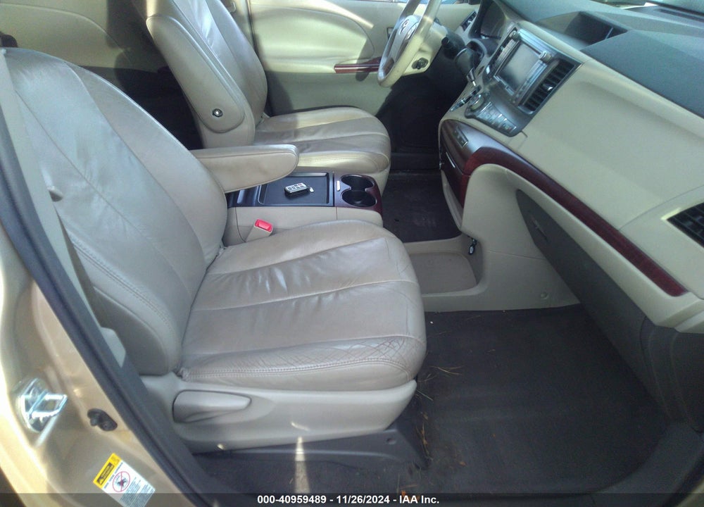 2011 TOYOTA SIENNA XLE V6 VIN: 5TDYK3DC5BS066840