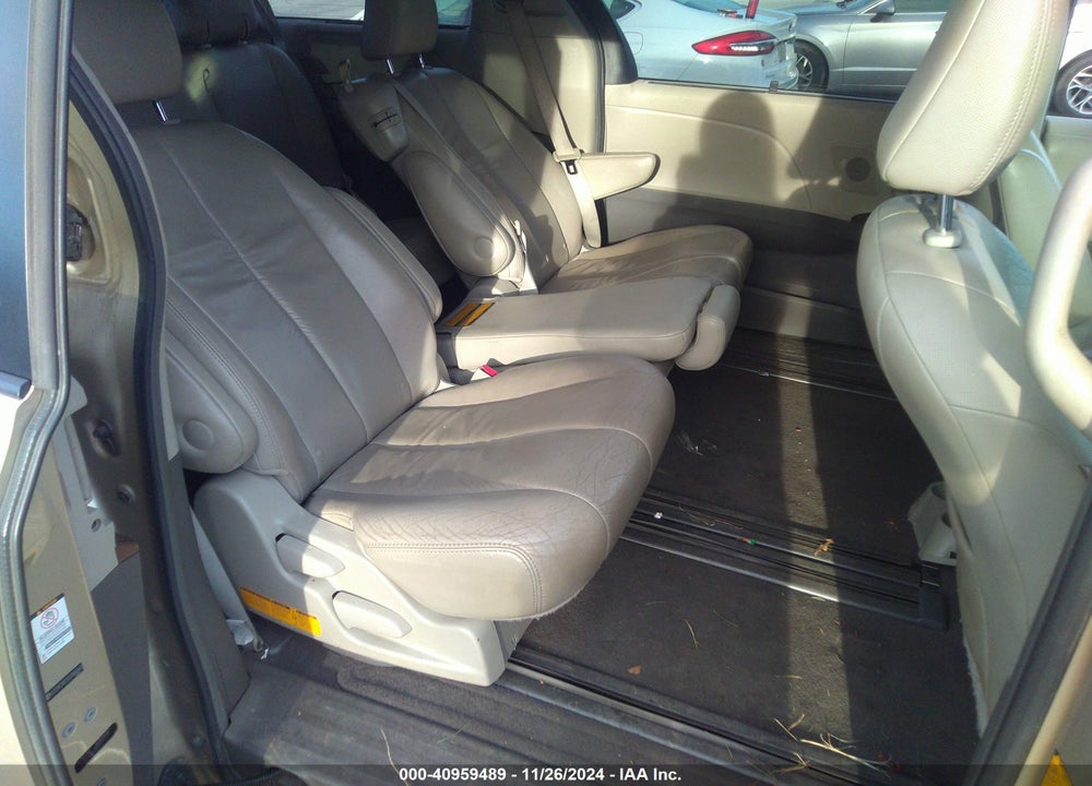 2011 TOYOTA SIENNA XLE V6 VIN: 5TDYK3DC5BS066840