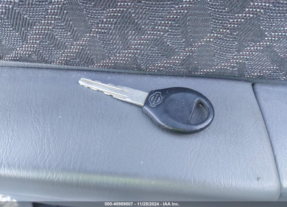 2001 NISSAN XTERRA XE-V6 VIN: 5N1ED28T41C565254