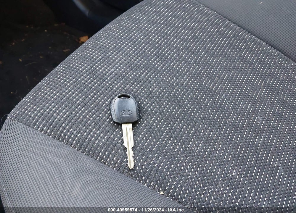 2007 KIA SPORTAGE LX VIN: KNDJF724977432759