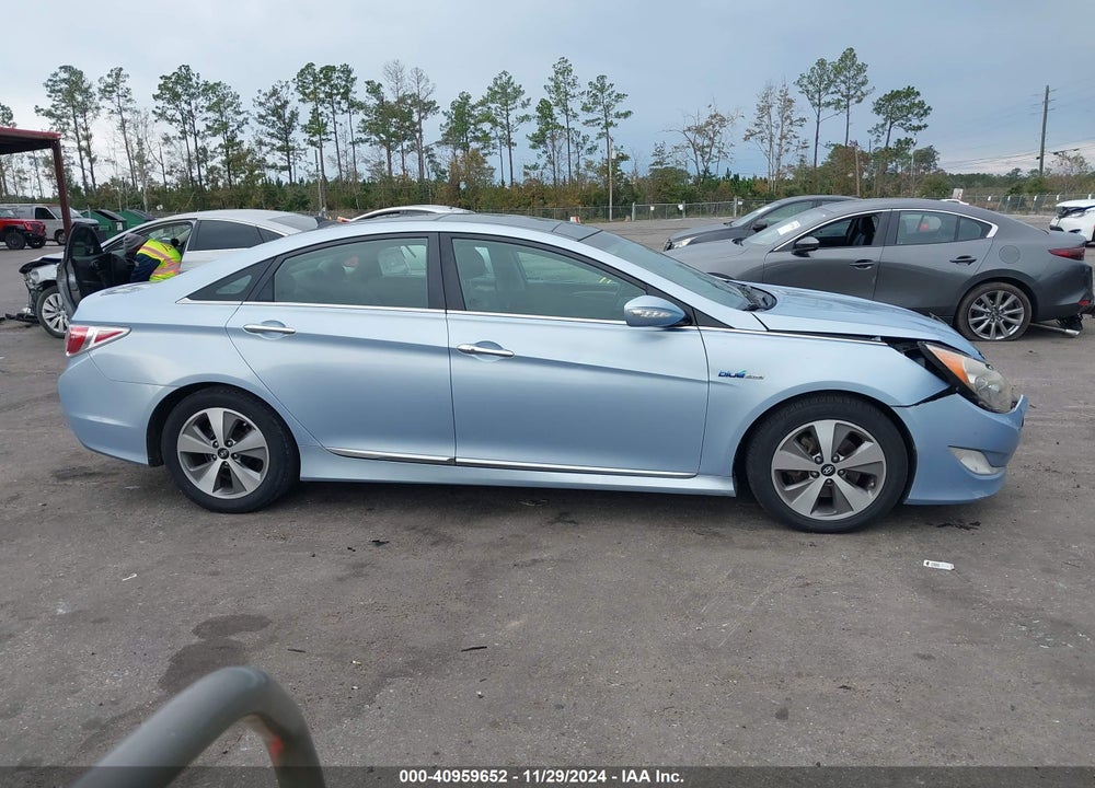 2011 HYUNDAI SONATA HYBRID VIN: KMHEC4A4XBA006810