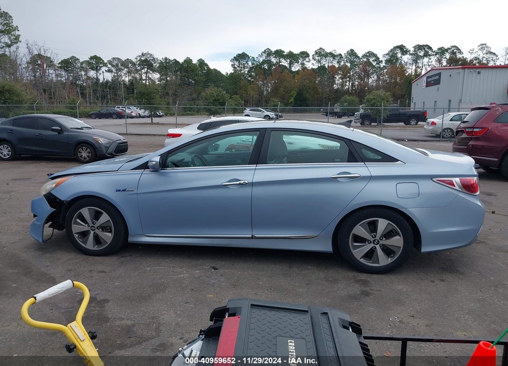 2011 HYUNDAI SONATA HYBRID VIN: KMHEC4A4XBA006810