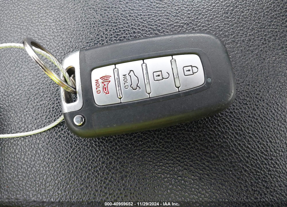 2011 HYUNDAI SONATA HYBRID VIN: KMHEC4A4XBA006810