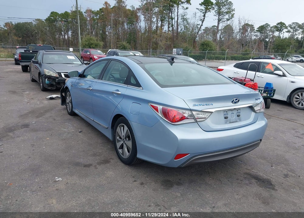 2011 HYUNDAI SONATA HYBRID VIN: KMHEC4A4XBA006810