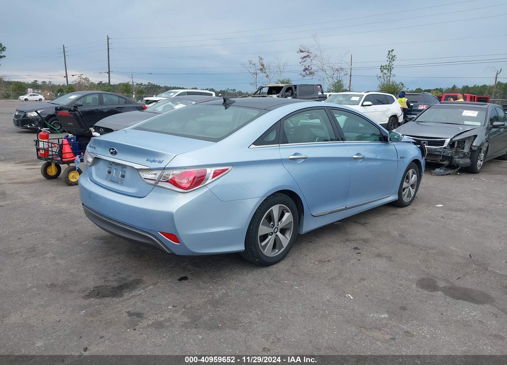2011 HYUNDAI SONATA HYBRID VIN: KMHEC4A4XBA006810
