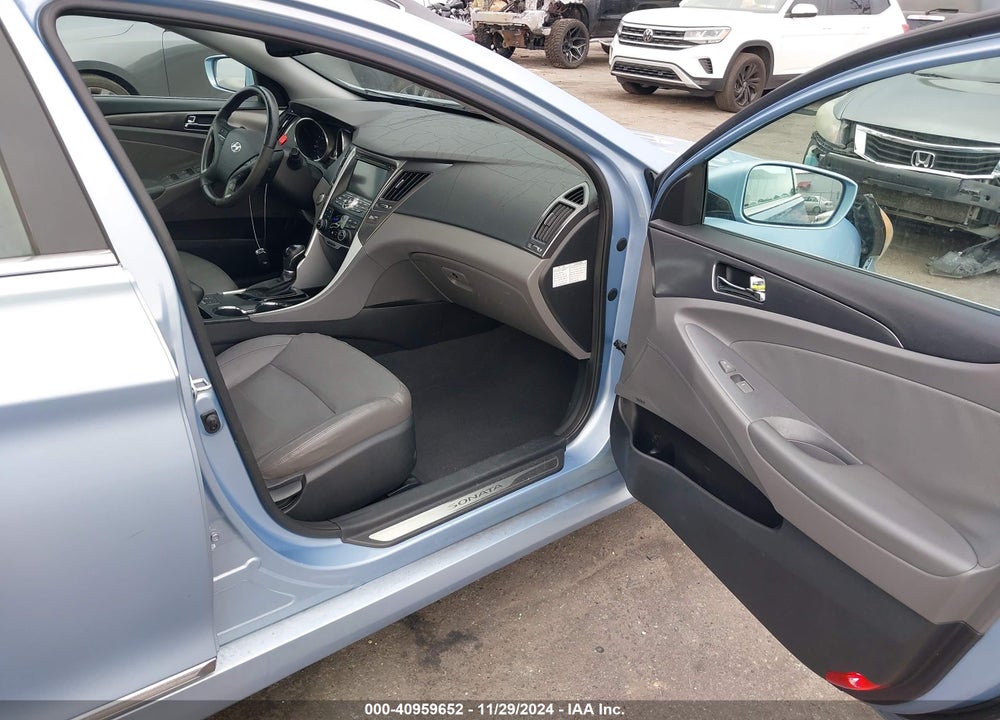 2011 HYUNDAI SONATA HYBRID VIN: KMHEC4A4XBA006810