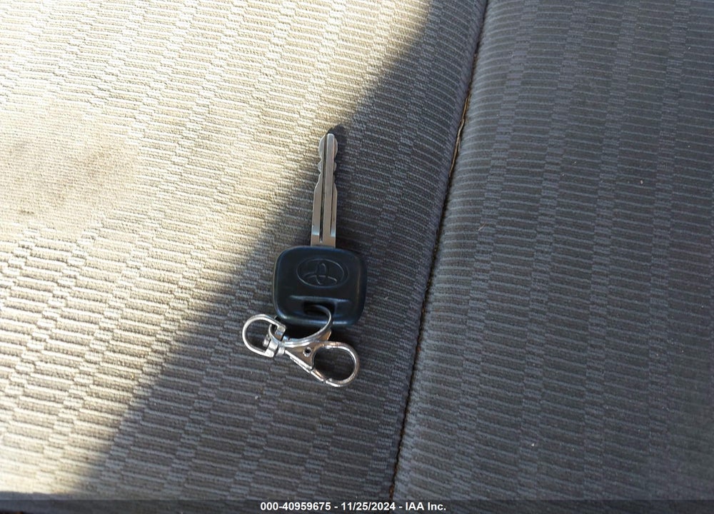 2005 TOYOTA CAMRY LE VIN: 4T1BE32KX5U984909