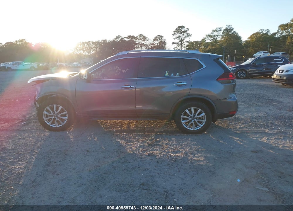 2018 NISSAN ROGUE SV VIN: KNMAT2MT1JP599026