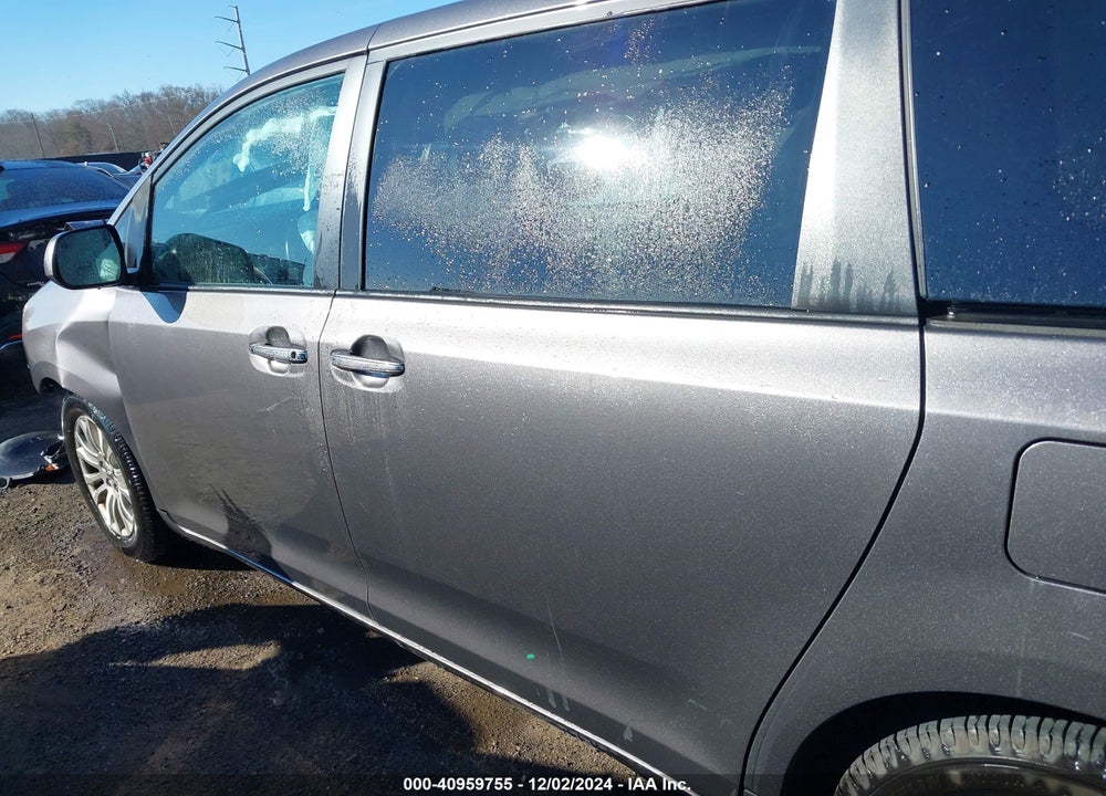 2015 TOYOTA SIENNA XLE 8 PASSENGER VIN: 5TDYK3DCXFS556647