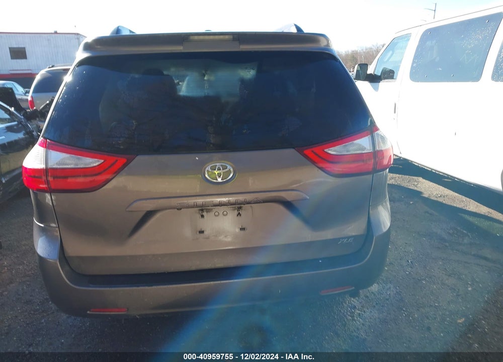 2015 TOYOTA SIENNA XLE 8 PASSENGER VIN: 5TDYK3DCXFS556647