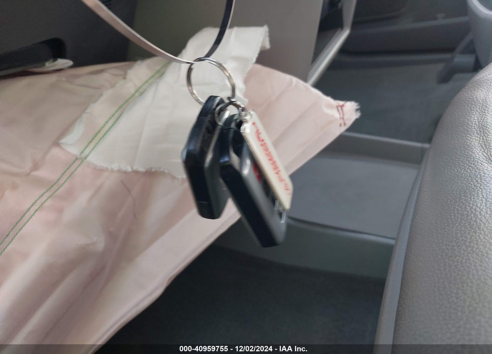 2015 TOYOTA SIENNA XLE 8 PASSENGER VIN: 5TDYK3DCXFS556647