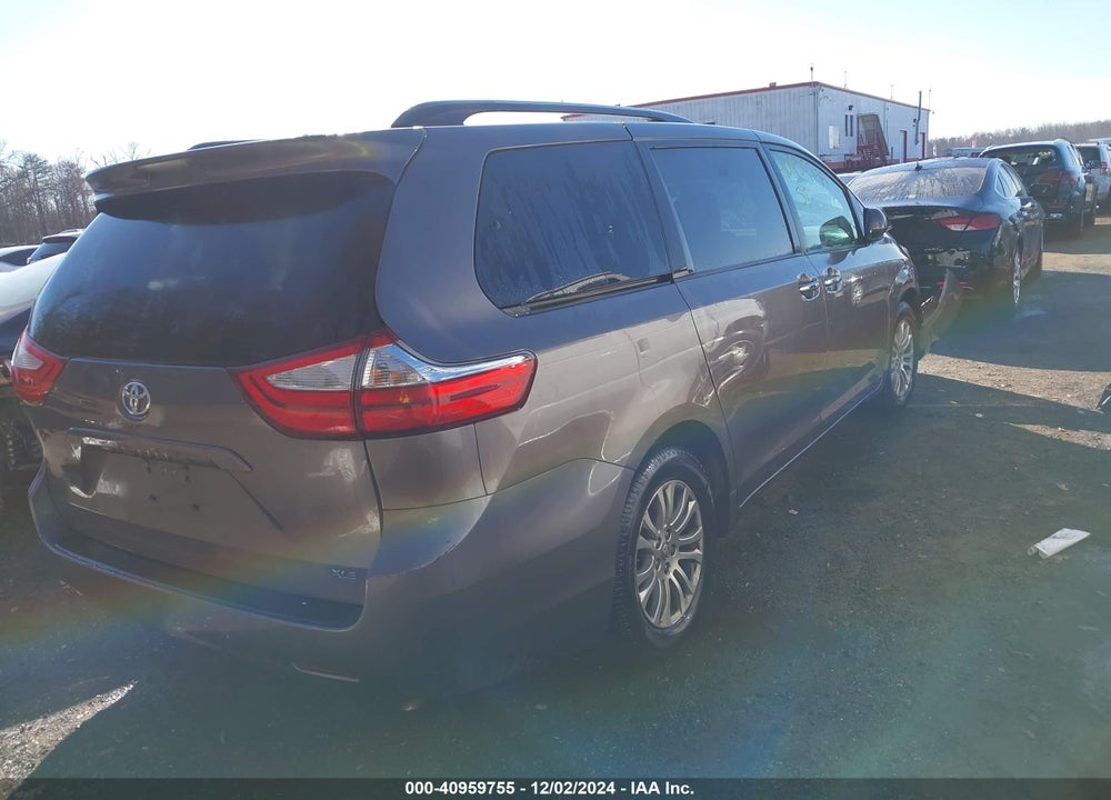 2015 TOYOTA SIENNA XLE 8 PASSENGER VIN: 5TDYK3DCXFS556647
