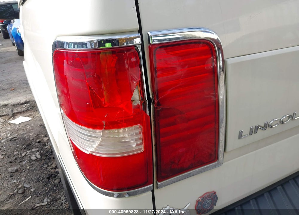 2007 LINCOLN MARK LT VIN: 5LTPW18587FJ11242