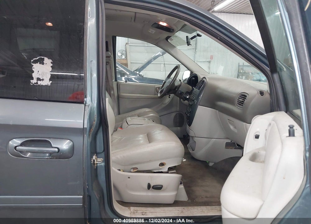 2005 DODGE GRAND CARAVAN SXT VIN: 2D8GP44L55R131039