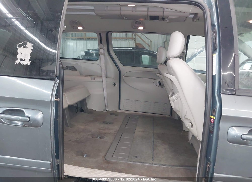 2005 DODGE GRAND CARAVAN SXT VIN: 2D8GP44L55R131039