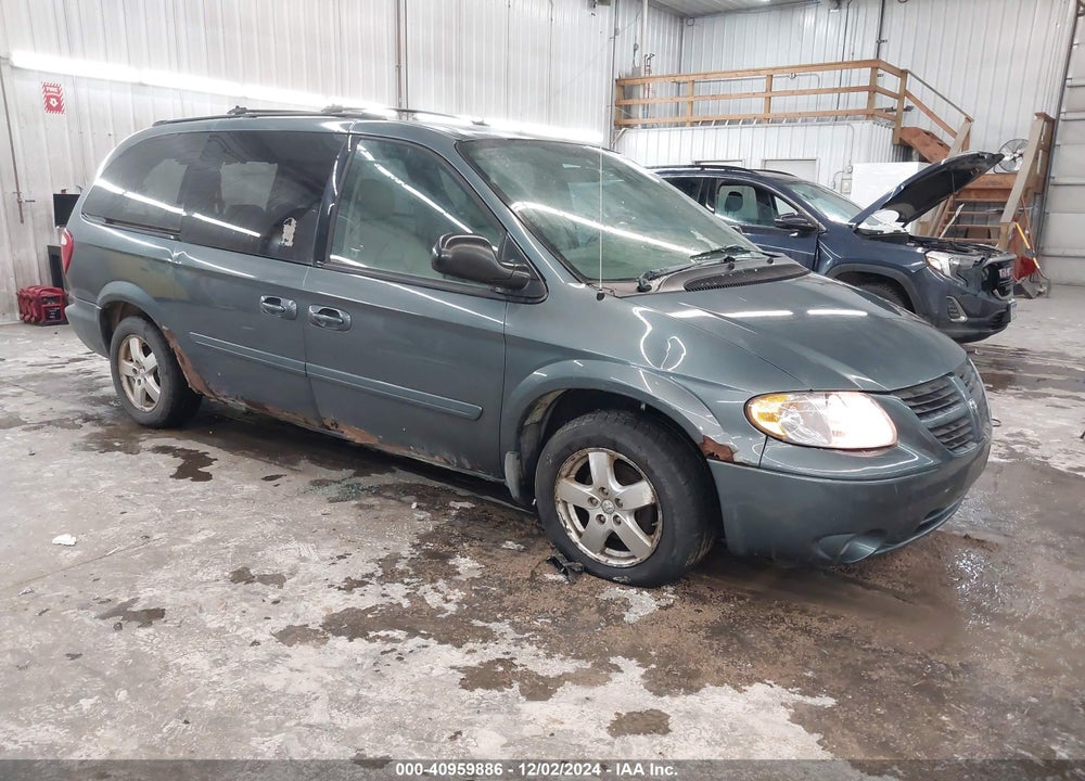 2005 DODGE GRAND CARAVAN SXT VIN: 2D8GP44L55R131039