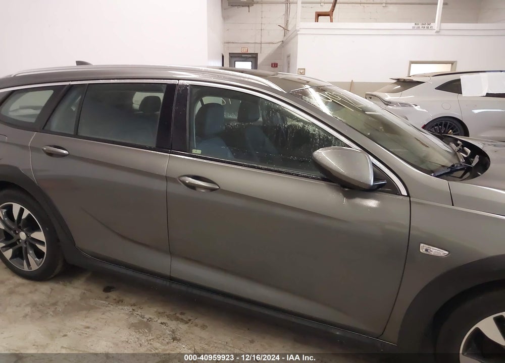 2018 BUICK REGAL TOURX VIN: W04GV8SX2J1066340