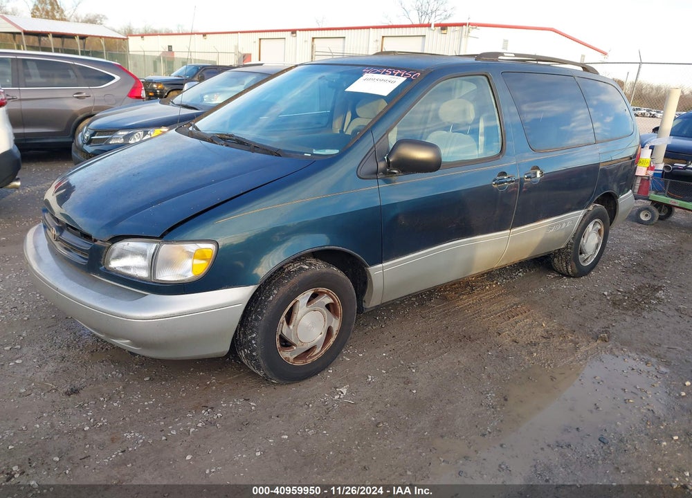 1998 TOYOTA SIENNA XLE VIN: 4T3ZF13C6WU004589