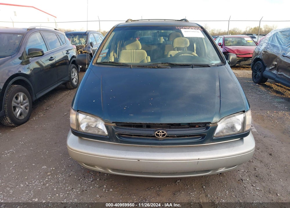 1998 TOYOTA SIENNA XLE VIN: 4T3ZF13C6WU004589