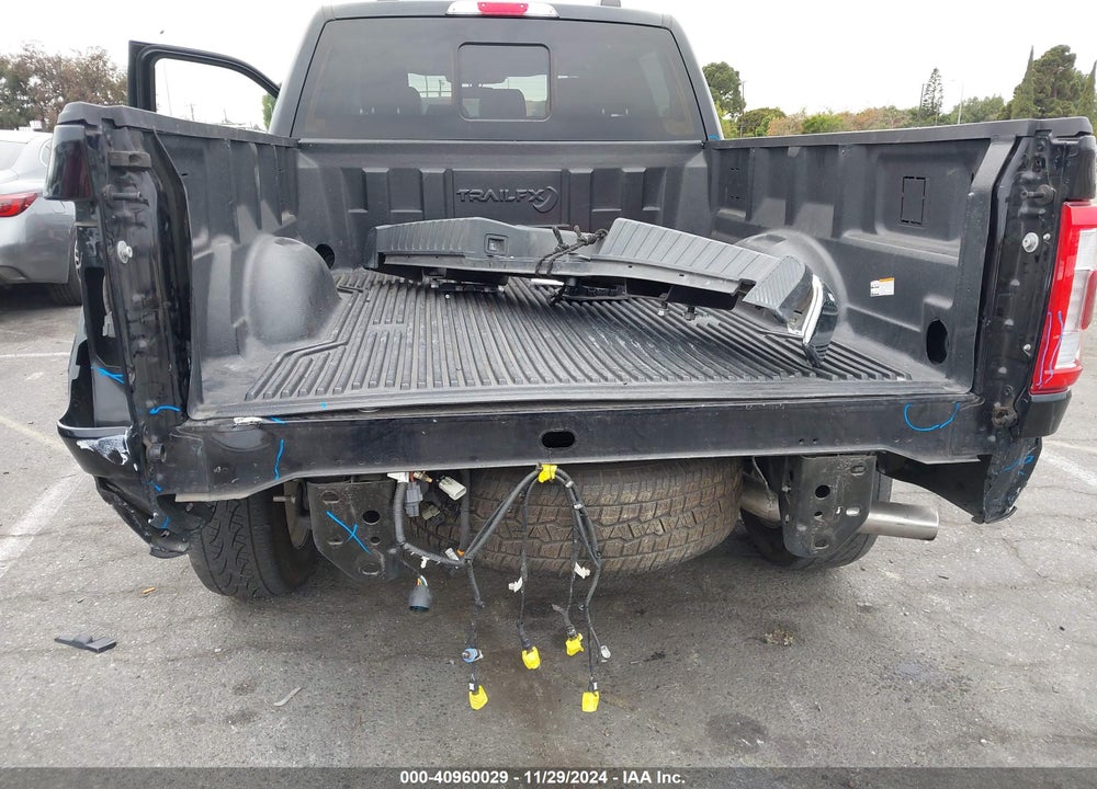 2023 FORD F-150 LARIAT VIN: 1FTFW1E82PKD70135