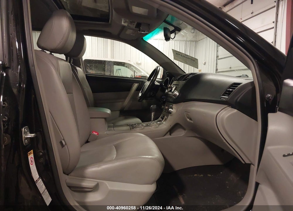 2011 TOYOTA HIGHLANDER SE V6 VIN: 5TDBK3EH6BS055457