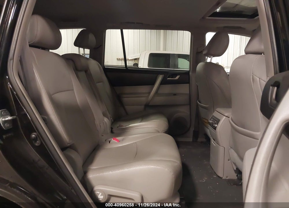 2011 TOYOTA HIGHLANDER SE V6 VIN: 5TDBK3EH6BS055457