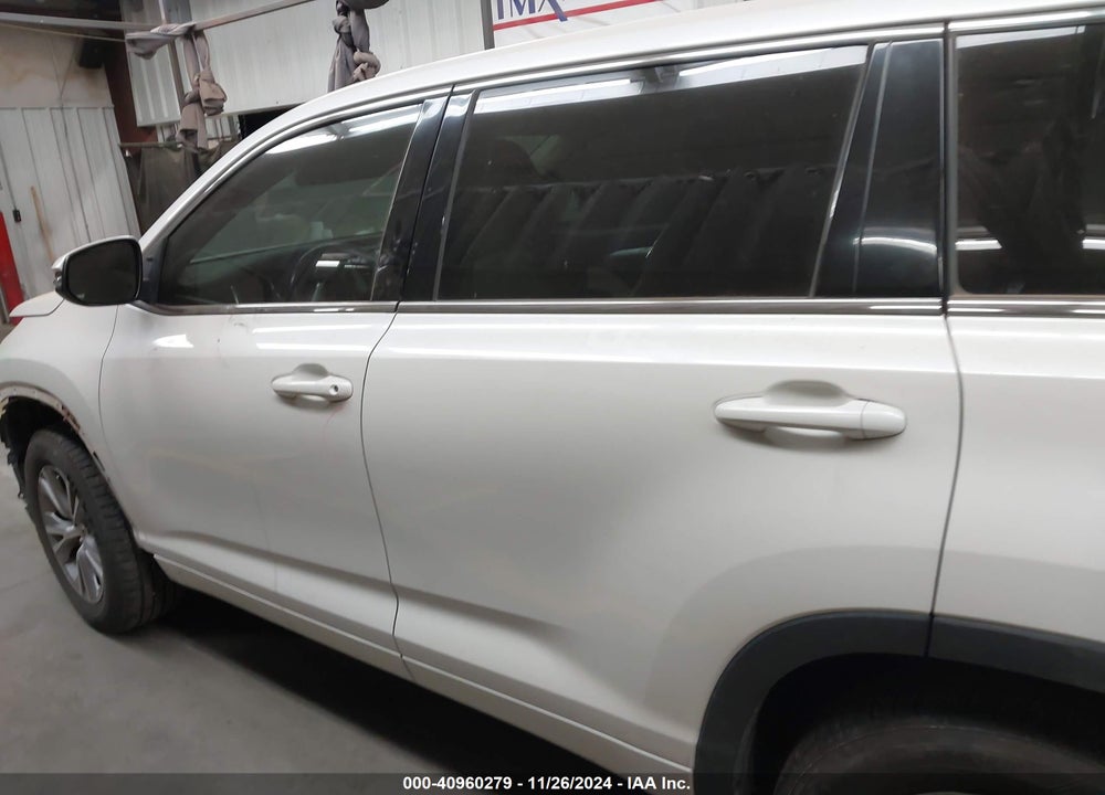 2014 TOYOTA HIGHLANDER LE PLUS V6 VIN: 5TDZKRFH9ES018097