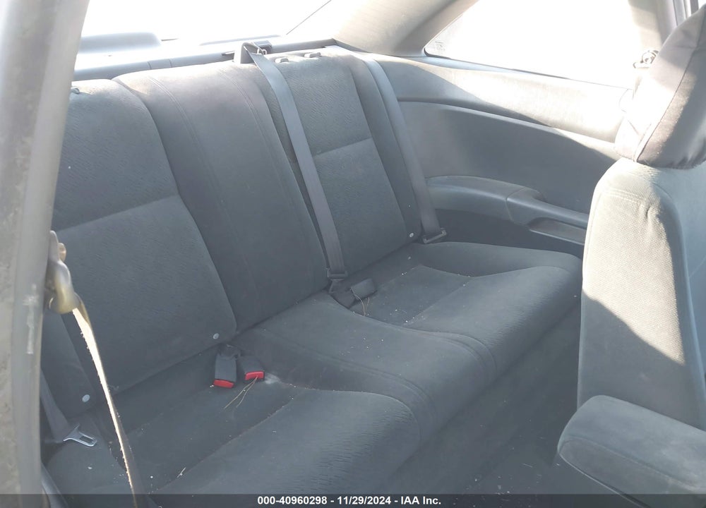 2005 HONDA CIVIC LX VIN: 1HGEM22525L071562
