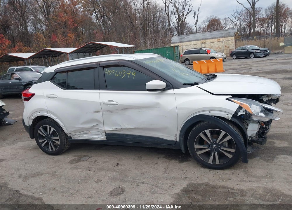 2018 NISSAN KICKS SV VIN: 3N1CP5CU5JL546532