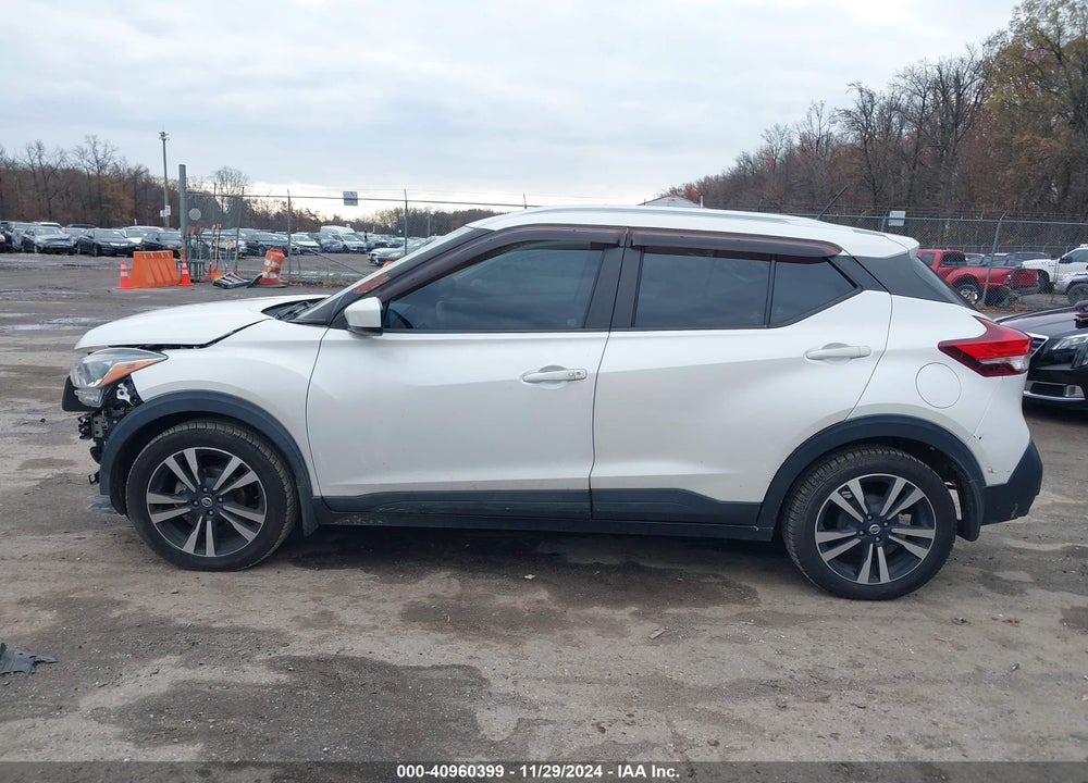 2018 NISSAN KICKS SV VIN: 3N1CP5CU5JL546532