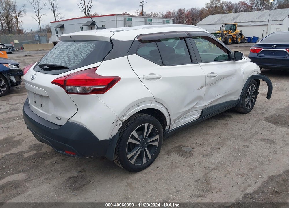 2018 NISSAN KICKS SV VIN: 3N1CP5CU5JL546532