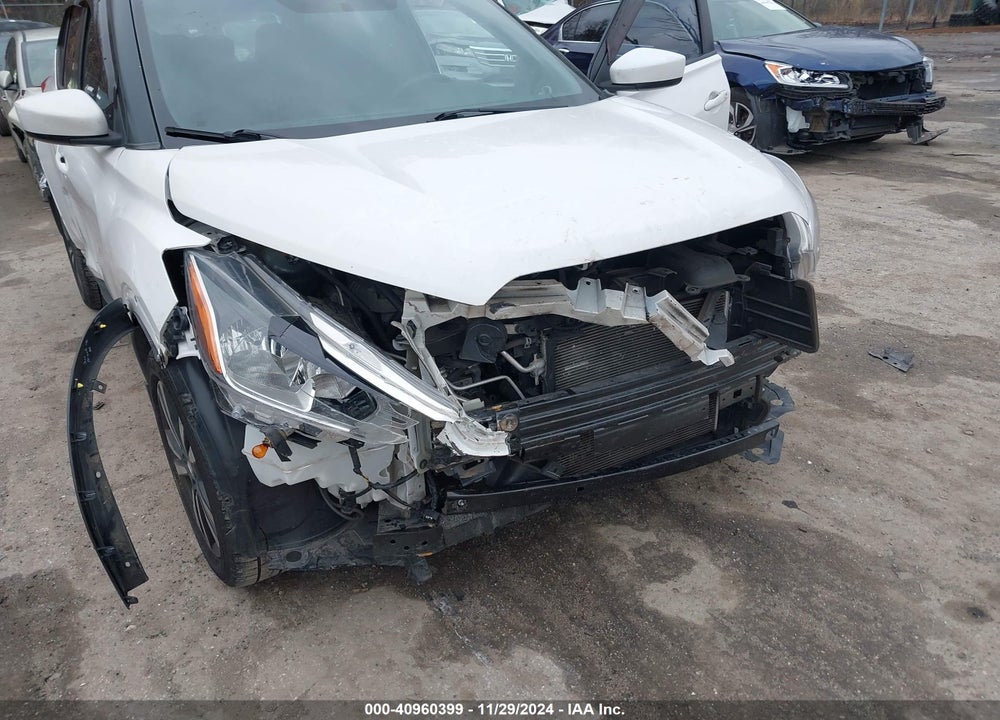 2018 NISSAN KICKS SV VIN: 3N1CP5CU5JL546532