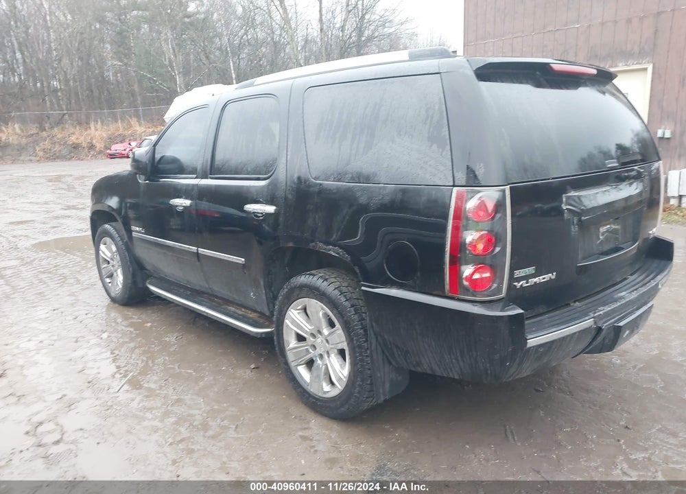 2011 GMC YUKON DENALI VIN: 1GKS2EEF9BR242303