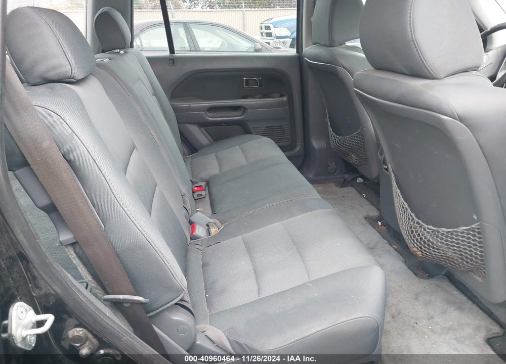 2007 HONDA PILOT LX VIN: 5FNYF28127B040876