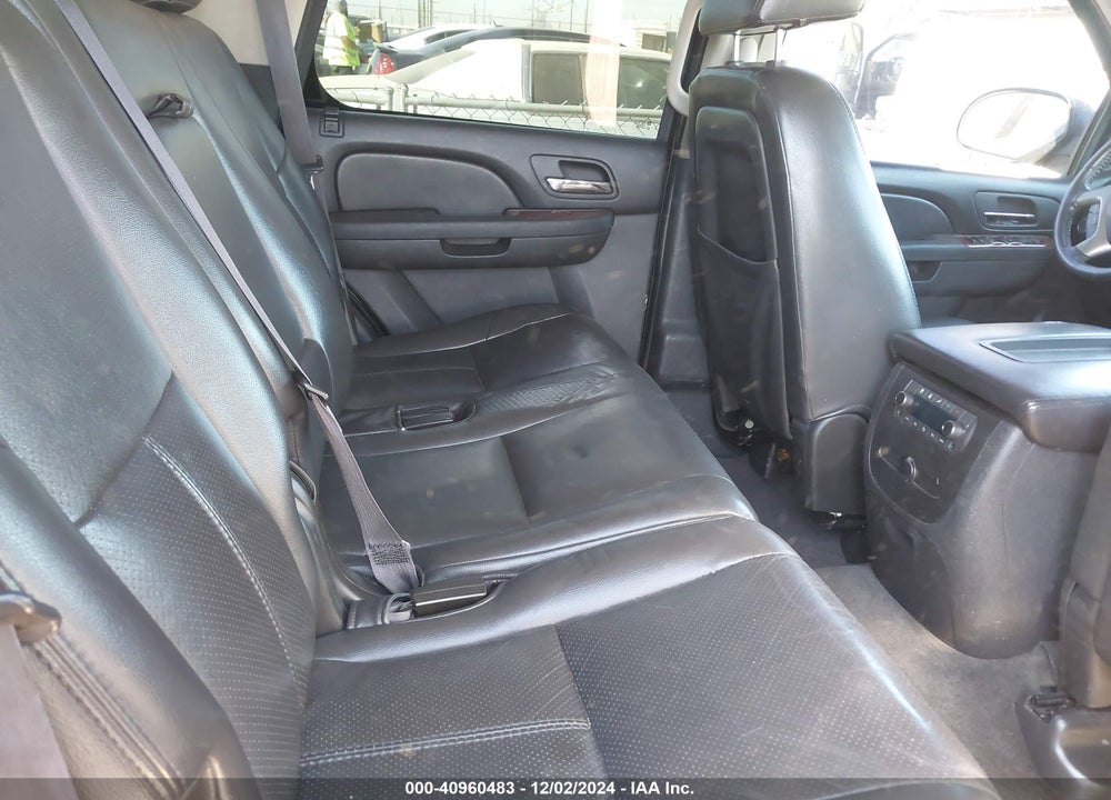 2011 CHEVROLET TAHOE LS VIN: 1GNSCAE09BR198047