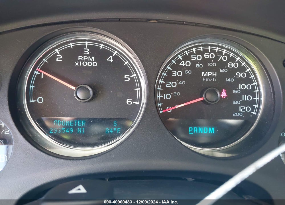 2011 CHEVROLET TAHOE LS VIN: 1GNSCAE09BR198047