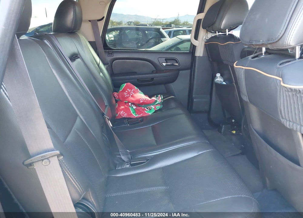2011 CHEVROLET TAHOE LS VIN: 1GNSCAE09BR198047