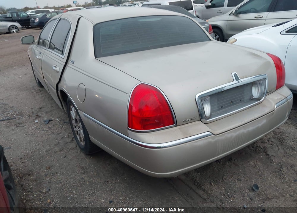 2006 LINCOLN TOWN CAR SIGNATURE LIMITED VIN: 1LNHM82V06Y614311