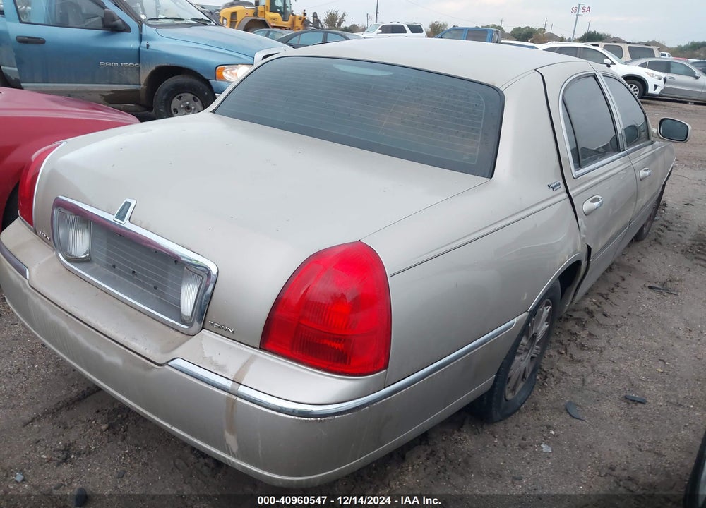 2006 LINCOLN TOWN CAR SIGNATURE LIMITED VIN: 1LNHM82V06Y614311