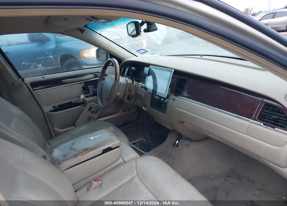 2006 LINCOLN TOWN CAR SIGNATURE LIMITED VIN: 1LNHM82V06Y614311