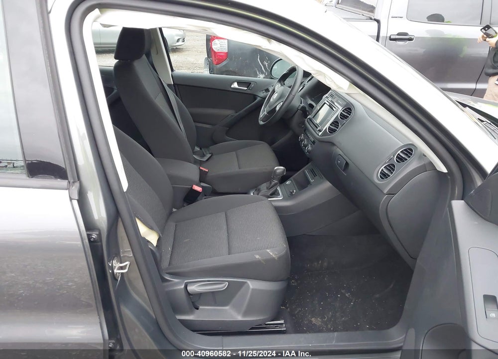 2018 VOLKSWAGEN TIGUAN LIMITED 2.0T VIN: WVGBV7AX4JK005668